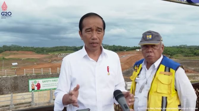 menteri pupr panik hp jadulnya berdering saat presiden jokowi konpers