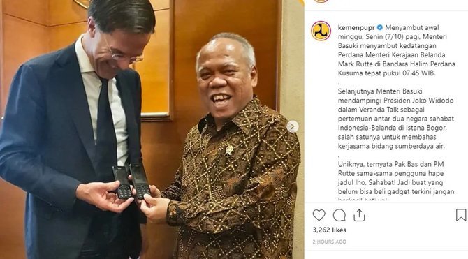 menteri pupr panik hp jadulnya berdering saat presiden jokowi konpers