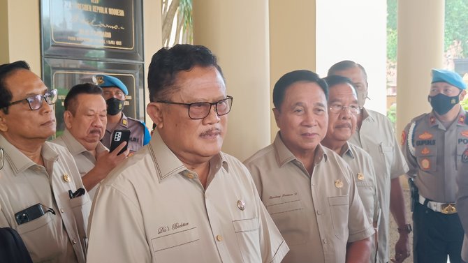 mantan kapolri dai bachtiar bambang hendarso danuri datangi mabes polri