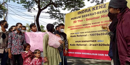 Minta Indra Kenz Dihukum Berat, Puluhan Korban Demo di PN Tangerang