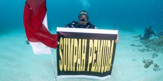 Wamendagri Pimpin Upacara Peringatan Hari Sumpah Pemuda ke-94 di Bawah Laut