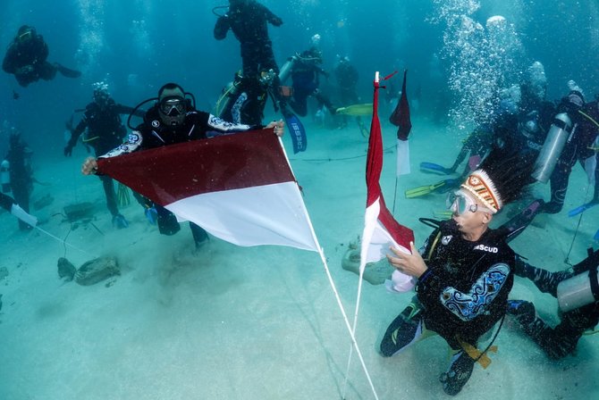 wamendagri pimpin upacara peringatan hari sumpah pemuda ke 94 di bawah laut