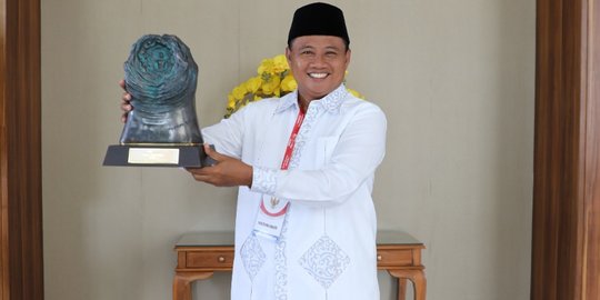 Luncurkan Griya Pesantren Lansia Juara, Wagub Sebut Jabar Peduli Pendidikan Ukhrawi