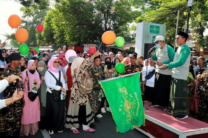 wali kota pasuruan gus ipul lepas jalan sehat sarungan