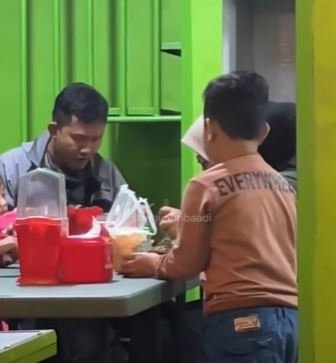 perjuangan bocah kelas 1 sd bantu ayah jualan hingga malam pagi semangat sekolah