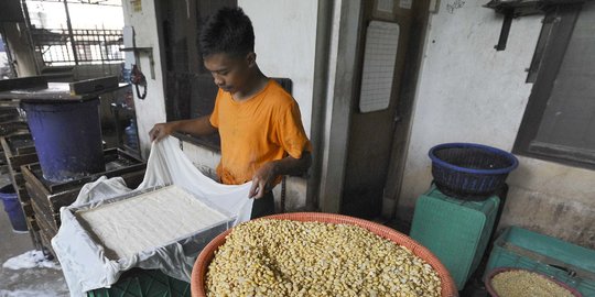 Perajin Tahu Menjerit Harga Kedelai Tembus Rp14 Ribu per Kg