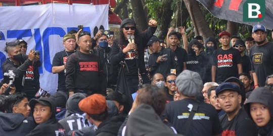 Kembali Turun ke Jalan, Aremania Mendatangi Kejari Kota Malang dengan Tuntutan Berbeda