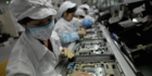 Pekerja Pabrik iPhone di China Nekat Lompati Pagar Demi Hindari Lockdown Covid