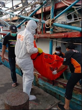 mayat di dalam tangki solar