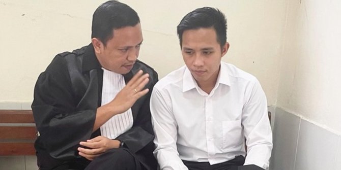 Senyum Tipis Bharade E Dan Pengacara Dengar Kesaksian Susi ART Ferdy ...