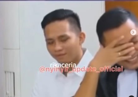 senyum tipis bharada e dan pengacara dengar kesaksian susi art ferdy sambo