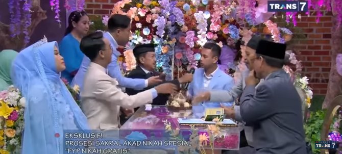 Raffi Ahmad Beri Kejutan Untuk Fans, Jadi Saksi Nikah Dan Beri Hadiah ...