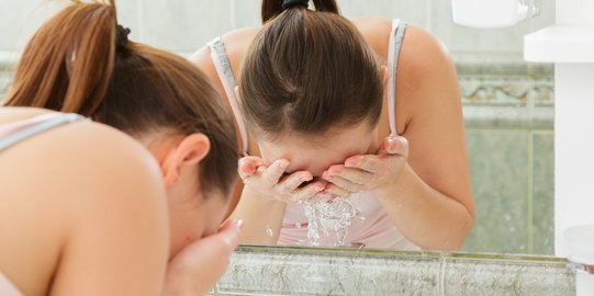 Cuci Muka atau Menyikat Gigi, Mana yang Sebaiknya Dilakukan Terlebih Dahulu?