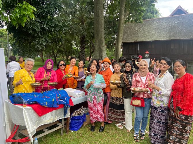 komunitas perempuan berkebaya menggelar acara bertajuk cerita dari nusa tenggara timur