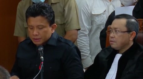 tatapan tajam mata sambo ke orangtua brigadir j ucapkan kata tak terduga