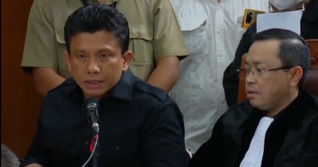 tatapan tajam mata sambo ke orangtua brigadir j ucapkan kata tak terduga