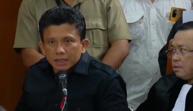 tatapan tajam mata sambo ke orangtua brigadir j ucapkan kata tak terduga