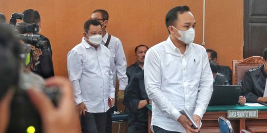 Ekspresi Kuat Ma'ruf dan Bripka Ricky Rizal di Hadapan Keluarga Brigadir J