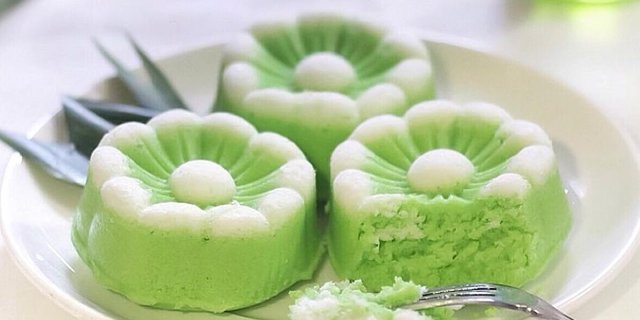 5 Cara Membuat Kue Putu Tanpa Bambu, Gunakan Bahan Sederhana & Praktis | merdeka.com