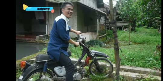 Kondisi Ayah Lesti Kejora di Kampung, Kumpul Sama Anak Muda Sampai Pakai Motor Jadul