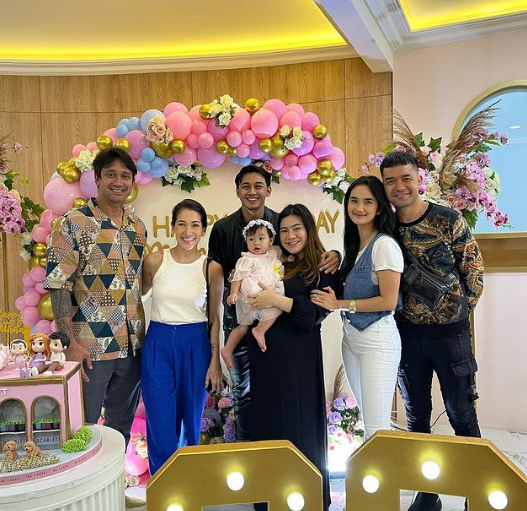 sudah sedekade bersama intip kejutan manis caesar hito di ultah felicya angelista