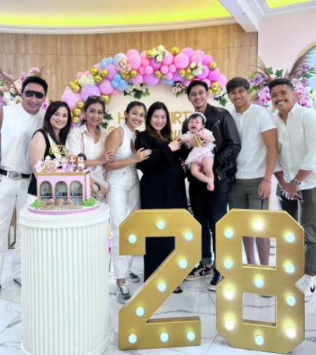 sudah sedekade bersama intip kejutan manis caesar hito di ultah felicya angelista