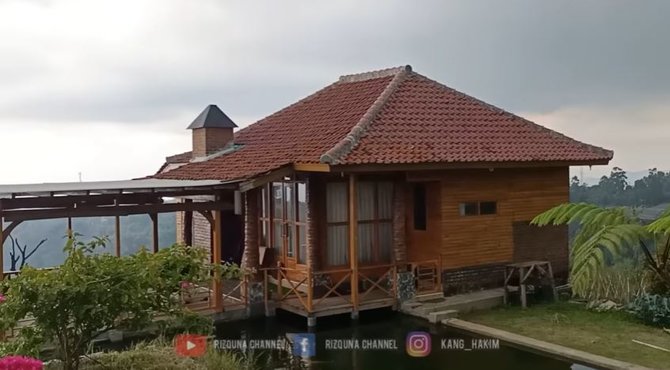 potret rumah mewah dari kayu di atas gunung milik pengusaha cantik luasnya 3 hektare