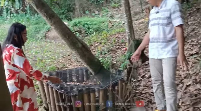 wanita di majalengka tinggal di goa bawah pemakaman di atasnya terkubur puluhan maya