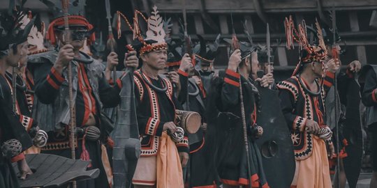 Mengenal Tari Faluaya, Tradisi Keperwiraan ala Suku Nias