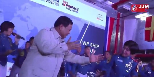 Enjoy, Prabowo Goyang Bareng Taruna Akmil saat Kasad & Kasal Nyanyi 'Ojo Dibandingke'