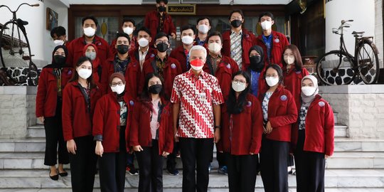 Bertemu Paduan Suara Undip, Ganjar: Anak Bangsa Berprestasi dan Bukan Kaleng-Kaleng