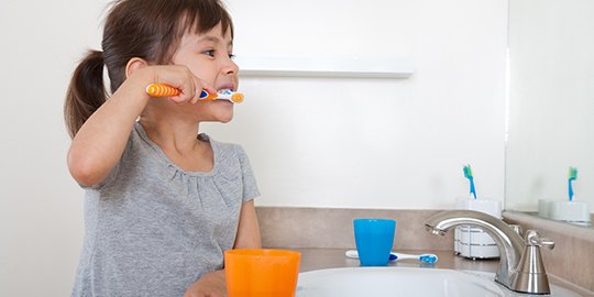 Cara Menggosok Gigi yang Benar untuk Anak, Ajari Sejak Dini