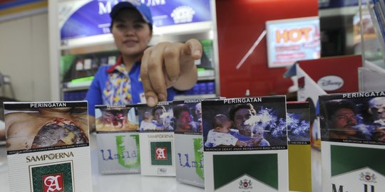 Fenomena Kenaikan Tarif Cukai Rokok: Produksi Turun tapi Penerimaan Negara Naik