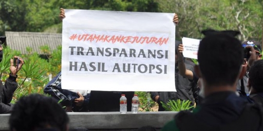 Proses Autopsi Dua Korban Tragedi Kanjuruhan Berjalan Mengharukan