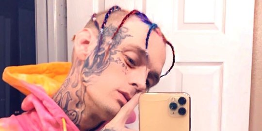 Penyanyi Aaron Carter Meninggal Dunia
