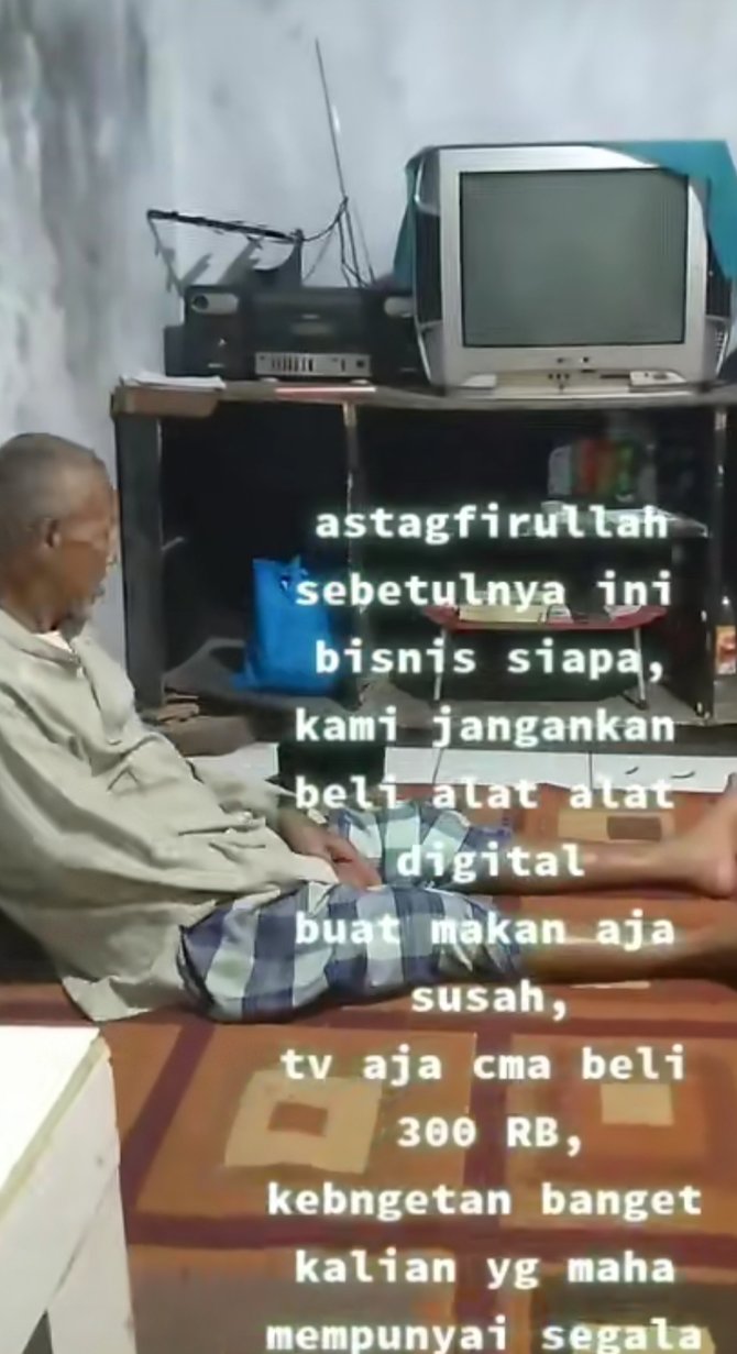 tv analog dihentikan viral seorang kakek termenung sedih tak bisa nonton