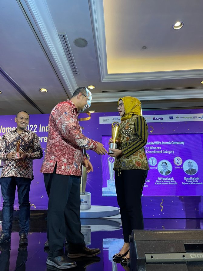 direktur keuangan pertamina raih penghargaan indonesia women empowerment principles