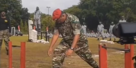 Komandan Kopassus Beraksi, Banyak Besi Dipatahkan Sekali Jurus