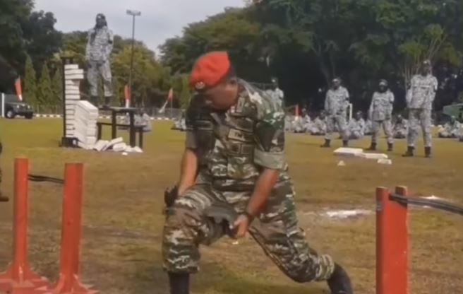 komandan kopassus beraksi banyak besi dipatahkan sekali jurus