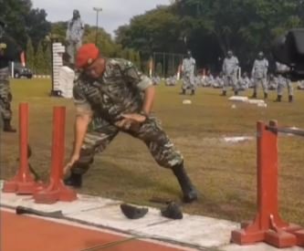 komandan kopassus beraksi banyak besi dipatahkan sekali jurus