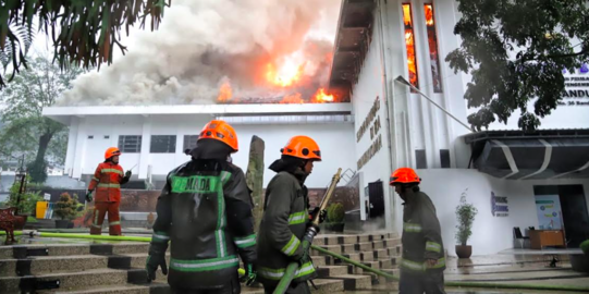 Kantor Pemkot Bandung Kebakaran, Walikota Lagi Rapat Langsung Bubar