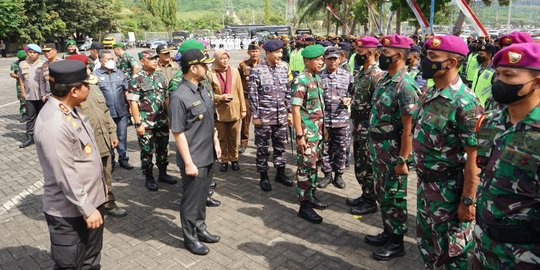 Jelang KTT G20, Pangdam V Brawijaya & Kapolda Jatim Gelar Apel Pasukan di Banyuwangi