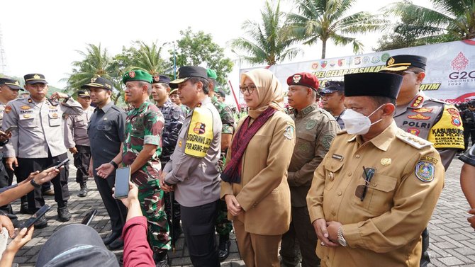 pangdam v brawijaya amp kapolda jatim gelar apel pasukan di banyuwangi