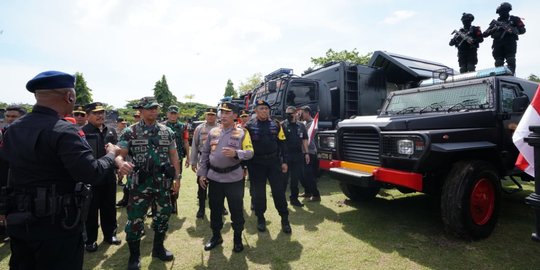 Kapolri Sigit Bareng Jenderal Andika Gelar Pasukan & Alat Pengamanan KTT G20 di Bali