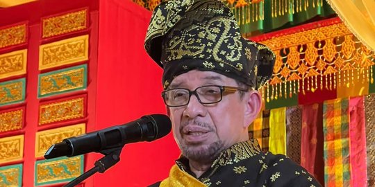 Dapat Gelar Adat, Salim Segaf: Budaya Kerajaan Siak Sri Indrapura Patut Diteladani