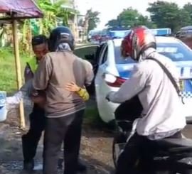 baik banget polisi ini antar bocah