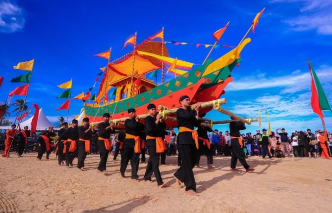 festival iraw tengkayufestival iraw tengkayu