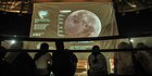 Antusias Warga Saksikan Gerhana Bulan Total di TIM