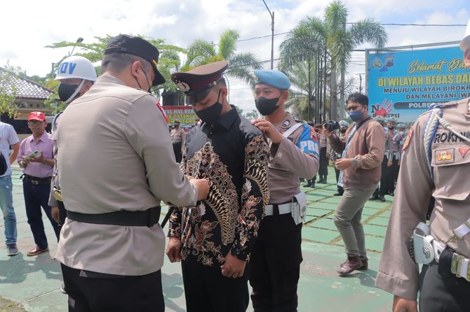 anggota polri terbukti selingkuh dengan istri tni di purworejo dipecat