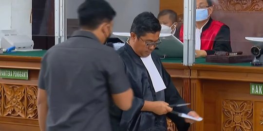 Penampakan Dua Bilah Pisau yang Dibawa Kuat Maruf Untuk Ancam Brigadir J